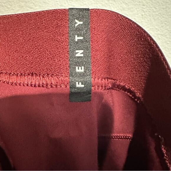 Savage X Fenty By Rihanna High-Waist Pocket Legging SZ M - Picture 12 of 14